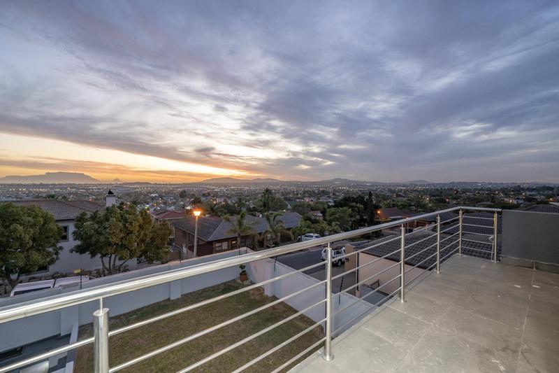 4 Bedroom Property for Sale in Kaapsig Western Cape